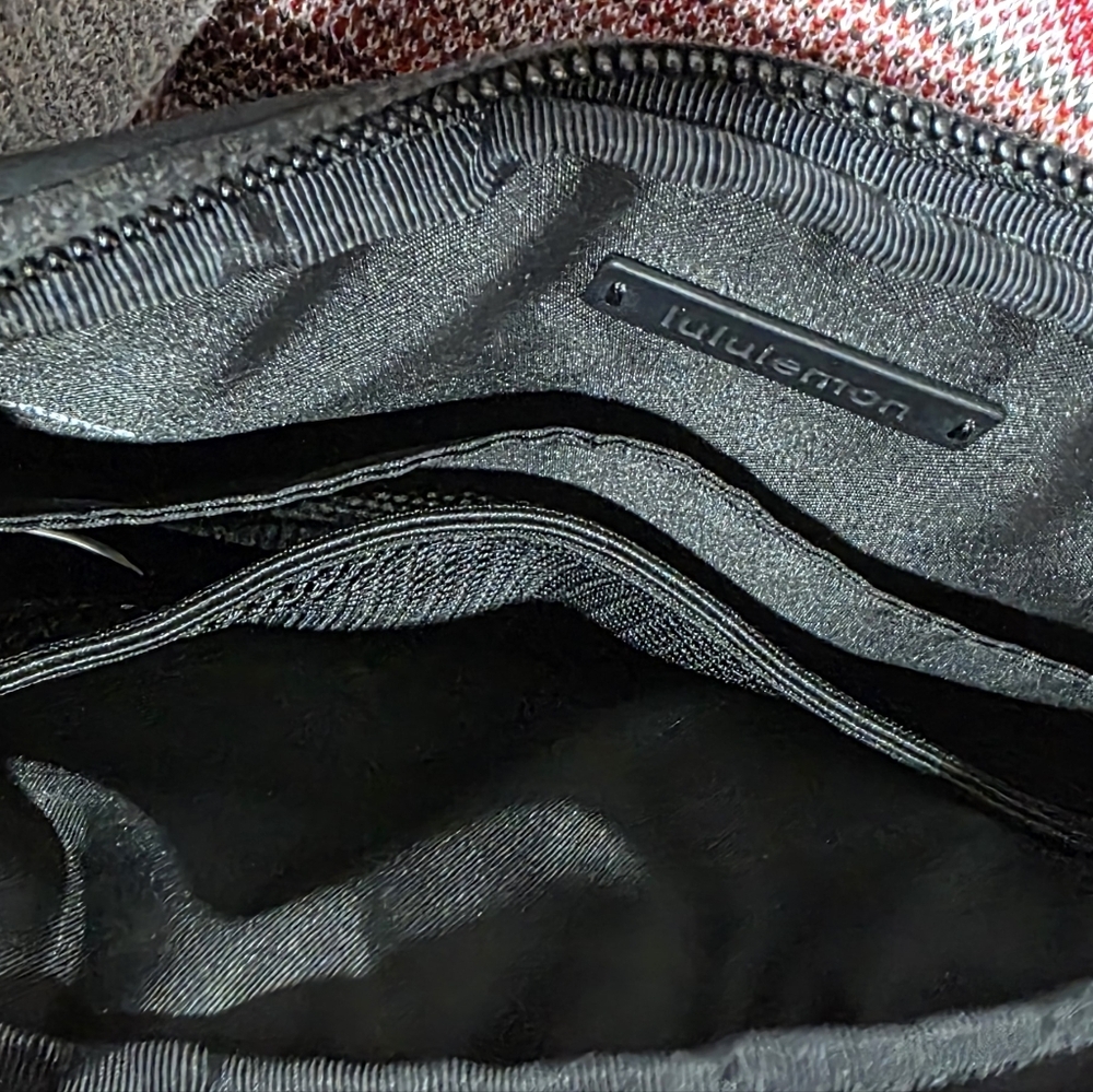 Lululemon Athletica Womens Black Nylon Small Crossbody Bag - Picture 5 of 9